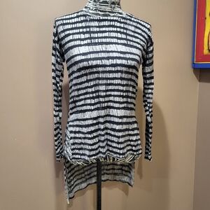 Kokun tie dye gray and black long sleeve hi lo tunic top sz M
